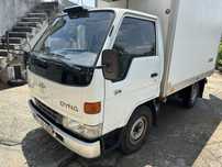 Toyota Dyna 150 com caixa frigorifica