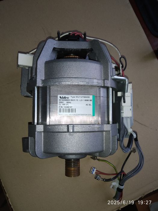 Двигатель от стиральной машины,рабочий.