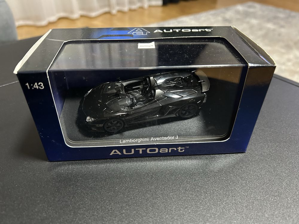 Lamborghini Aventador J AutoArt 1:43