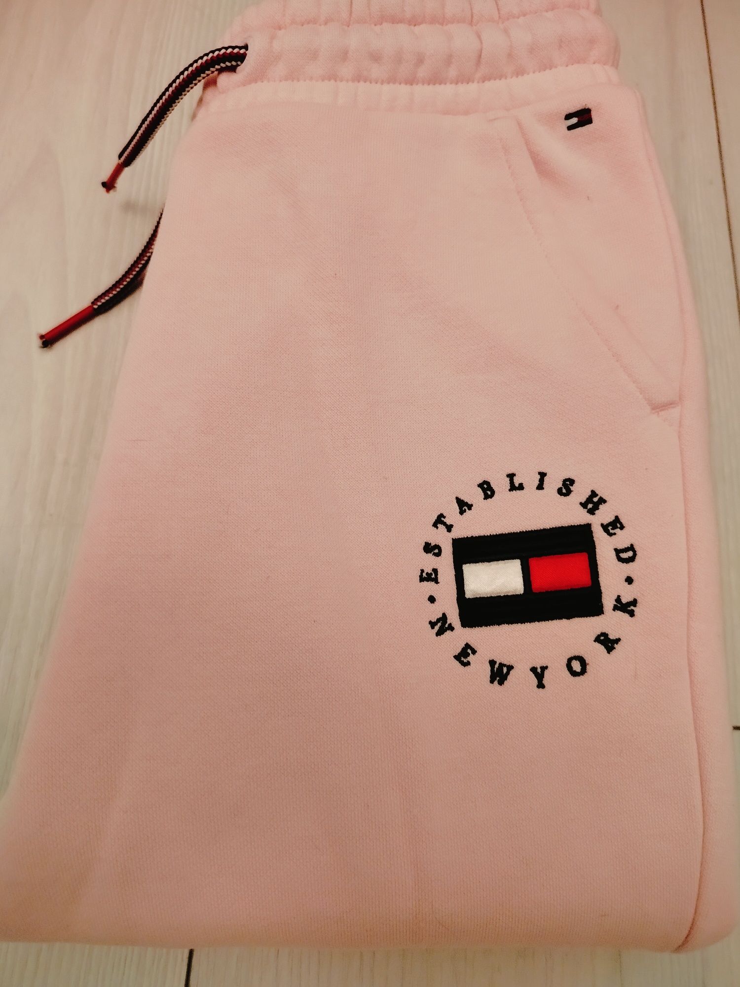 Spodnie dresowe dziewczęce Tommy Hilfiger 140 cm