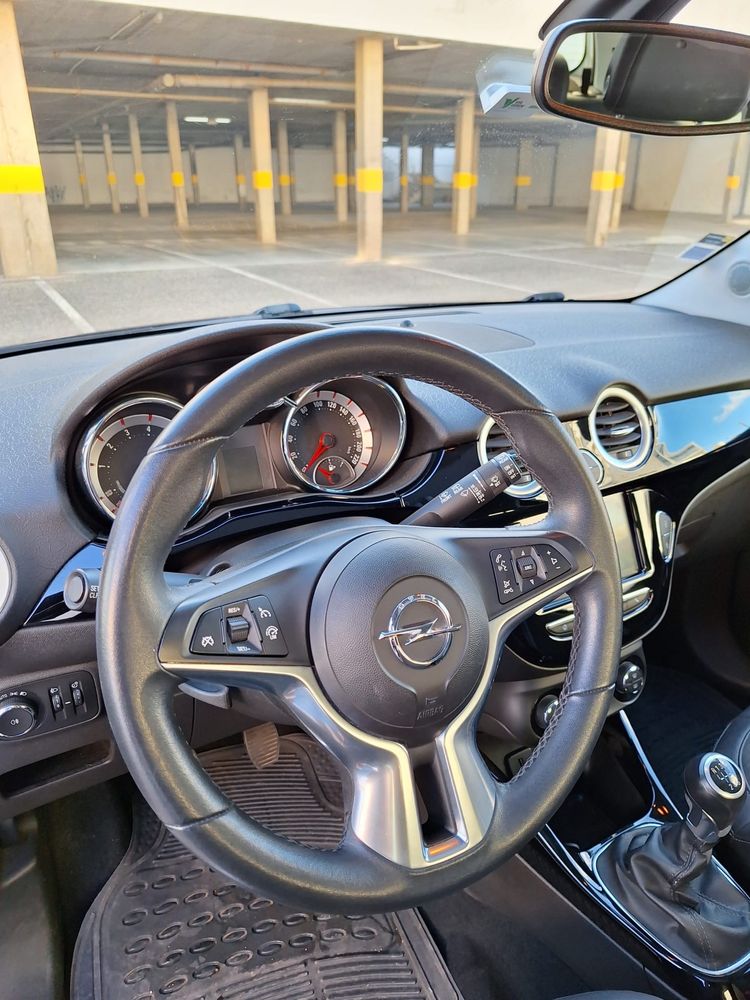 Opel Adam 2018 com 50.000 kms