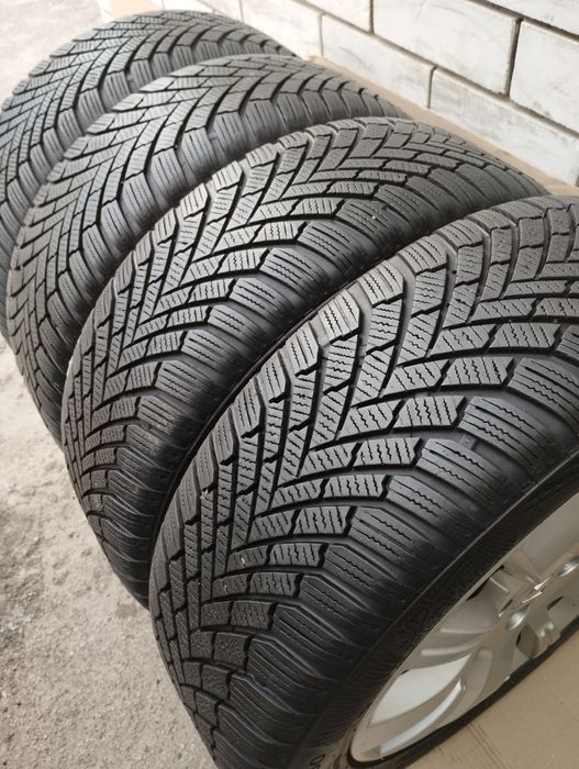R16 4 100  диски Renault в сборе с зимними шинами Continental.
