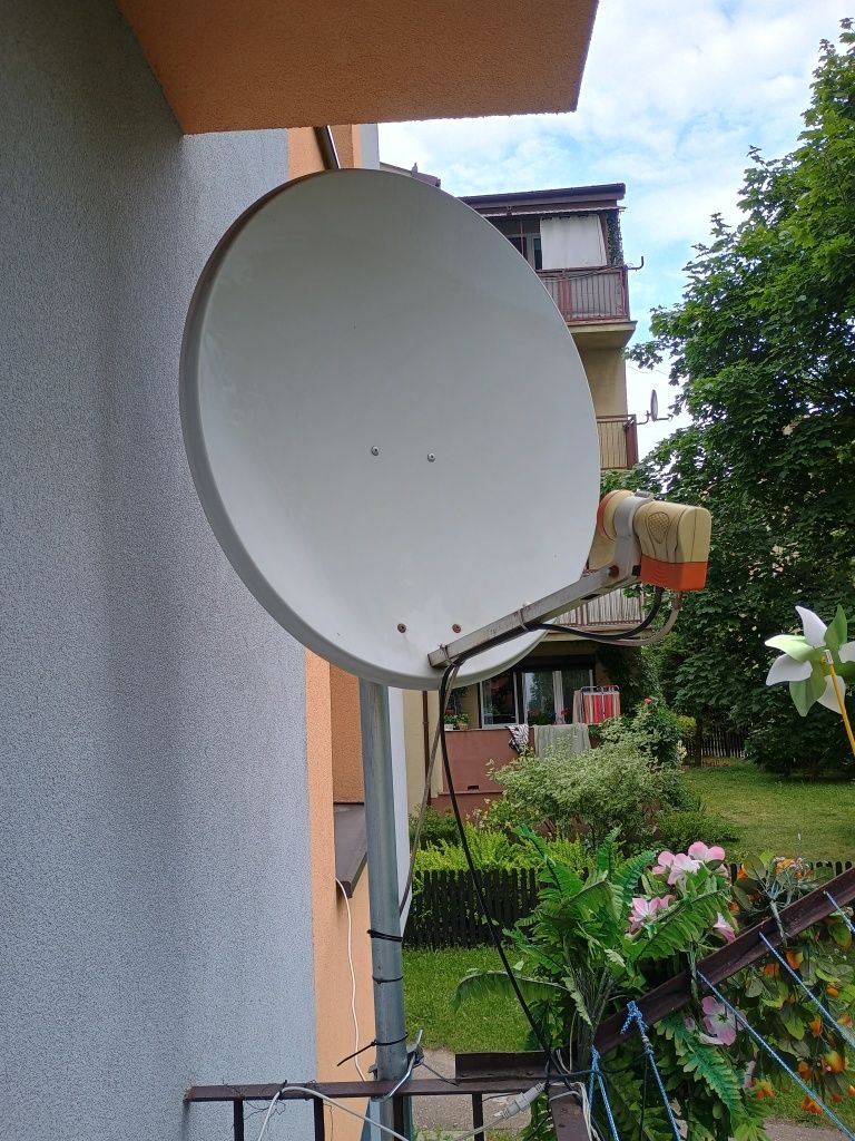 Sprzedam antenę satelitarną 75/80cm