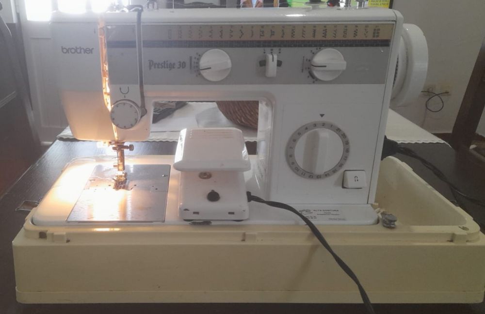 Máquina de Costura Brother