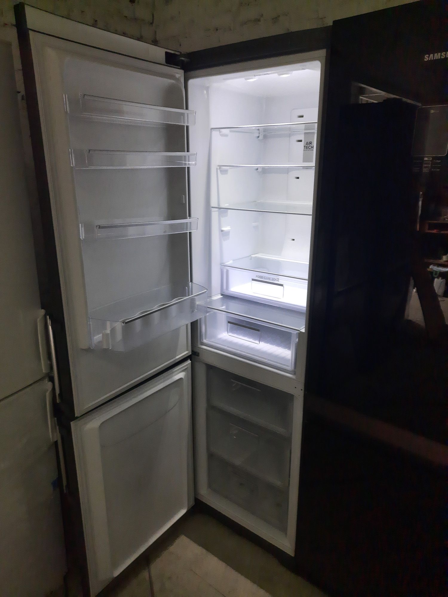 Холодильник Hotpoin Ariston no Frost