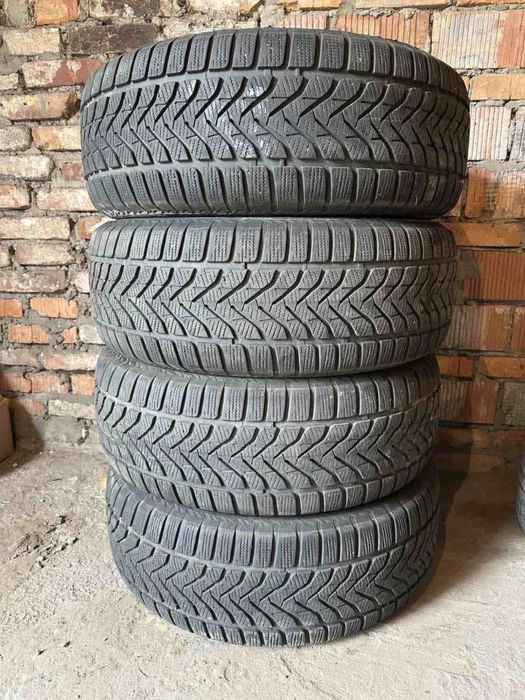 Продам резину 235/45/17