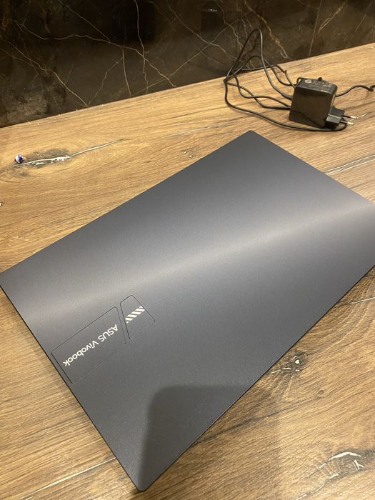 laptop to ASUS Vivobook 15 (dokładnie model A1504VA - BQ940W)