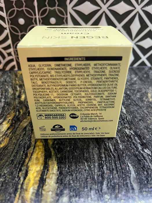 Krem do twarzy na dzień przeciwzmarszczkowy Regen Skin SPF20 .Deliplus