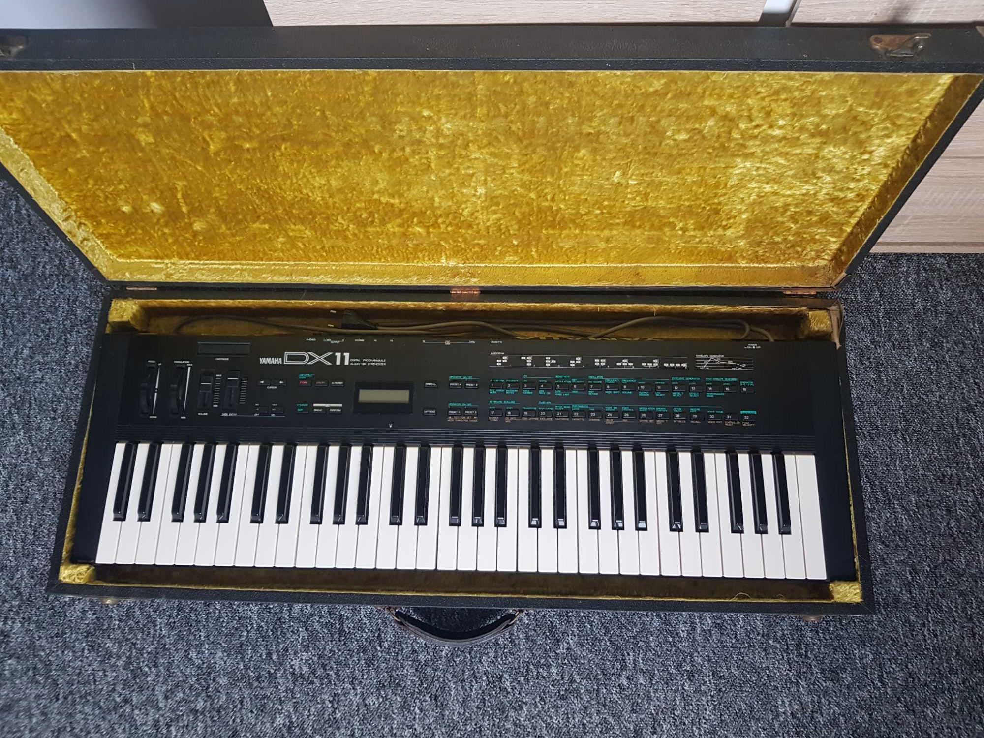 Yamaha DX11 DX-11 DX 11