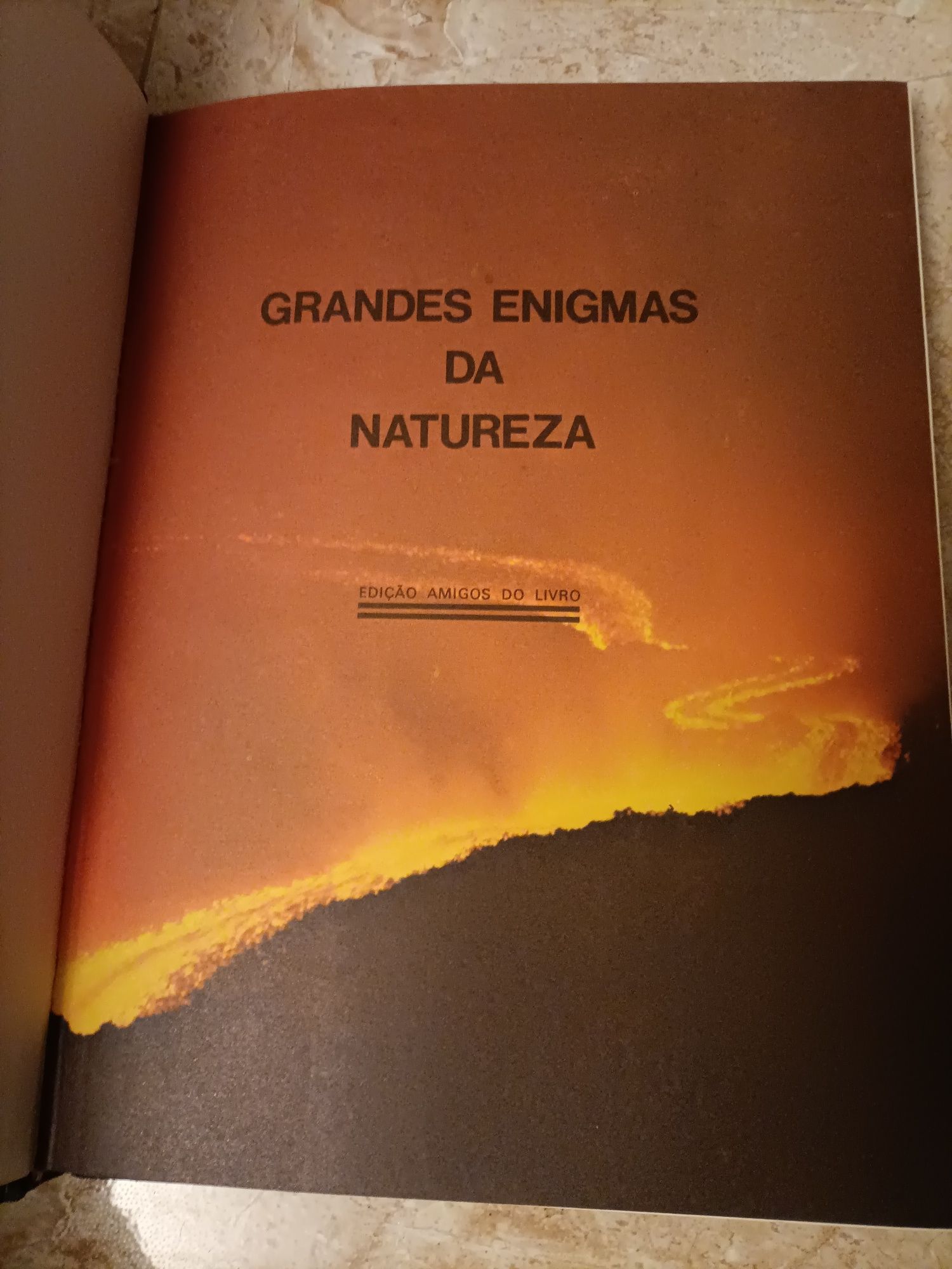 Livro Rock Stars 5 Anos Rock em Portugal e Grandes Enigmas da Natureza