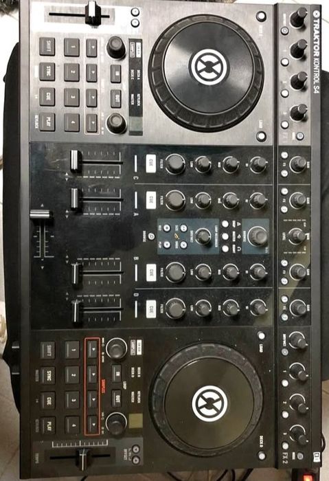 Traktor kontrol s4