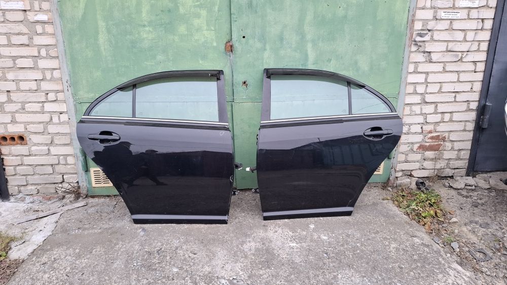 Двері Toyota Avensis T25 liftback двері задні авенсіс т25