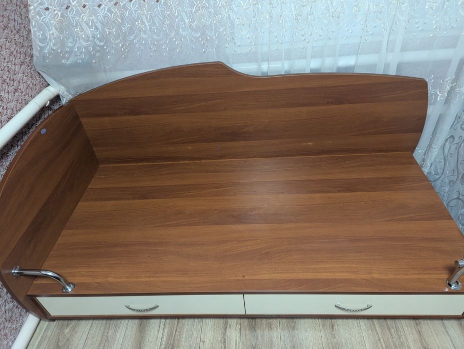 Кровать полуторна