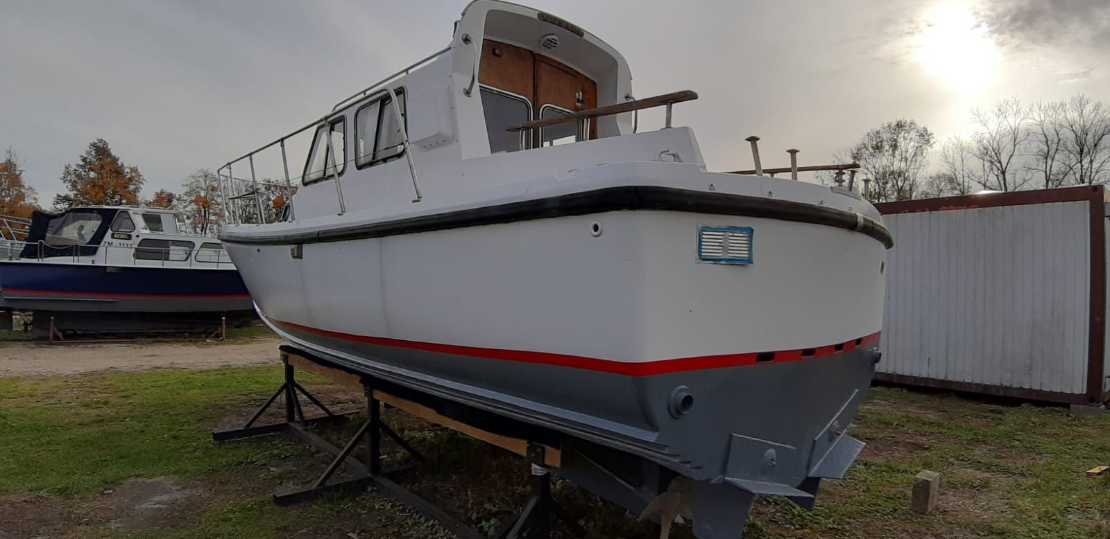 Jacht motorowy hauseboat