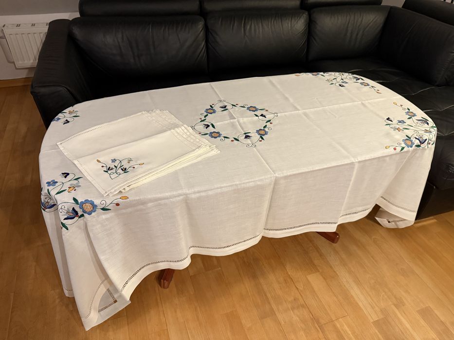 Obrus z haftem kaszubskim + 12 serwet