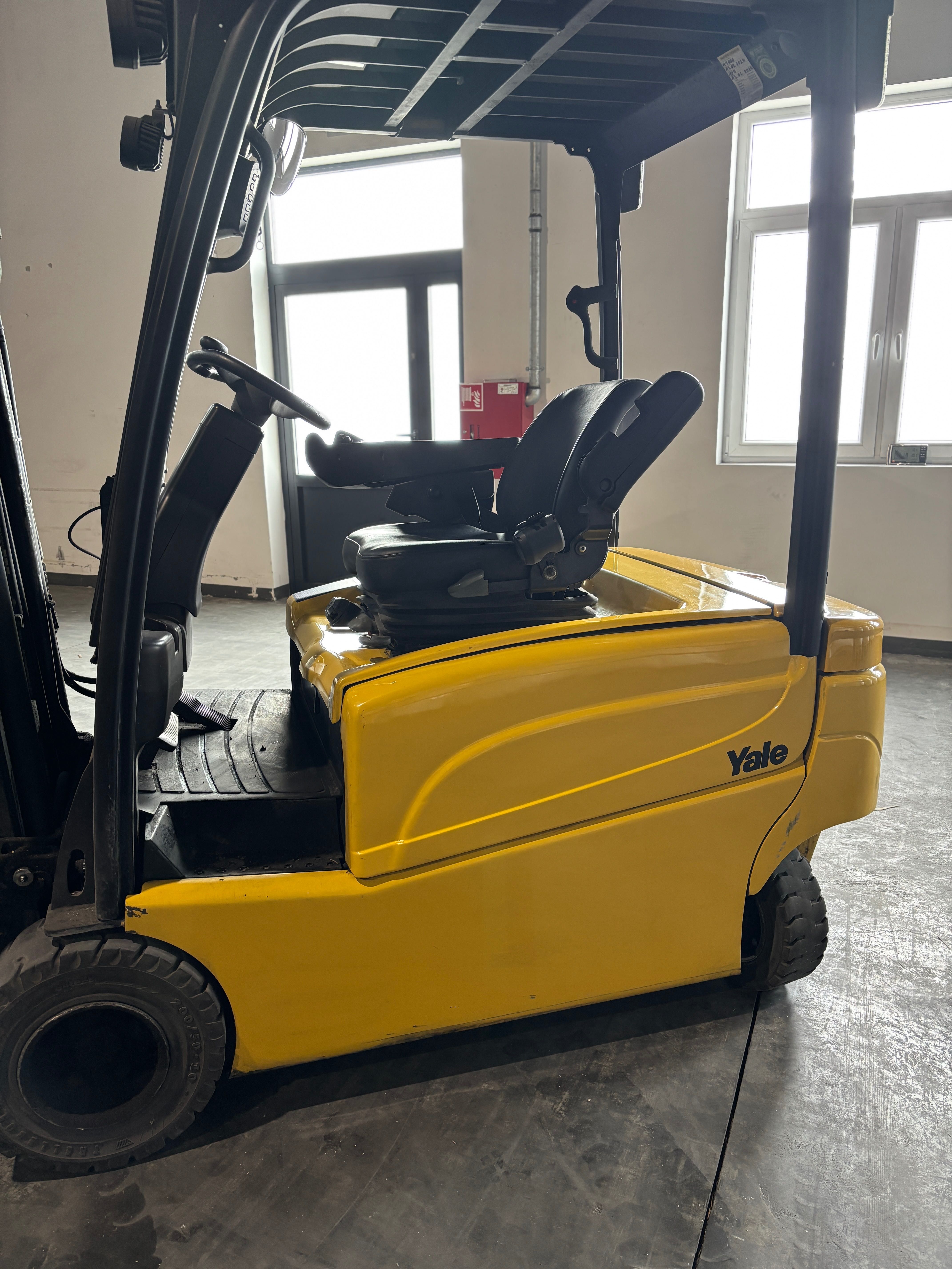 Yale ERP20 VF elektryczny wózek widłowy, Triplex, Bardzo dobry stan