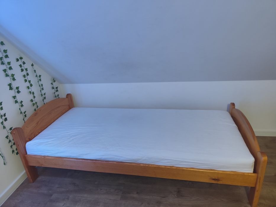 Łóżko sosnowe 90 x 200 plus materac