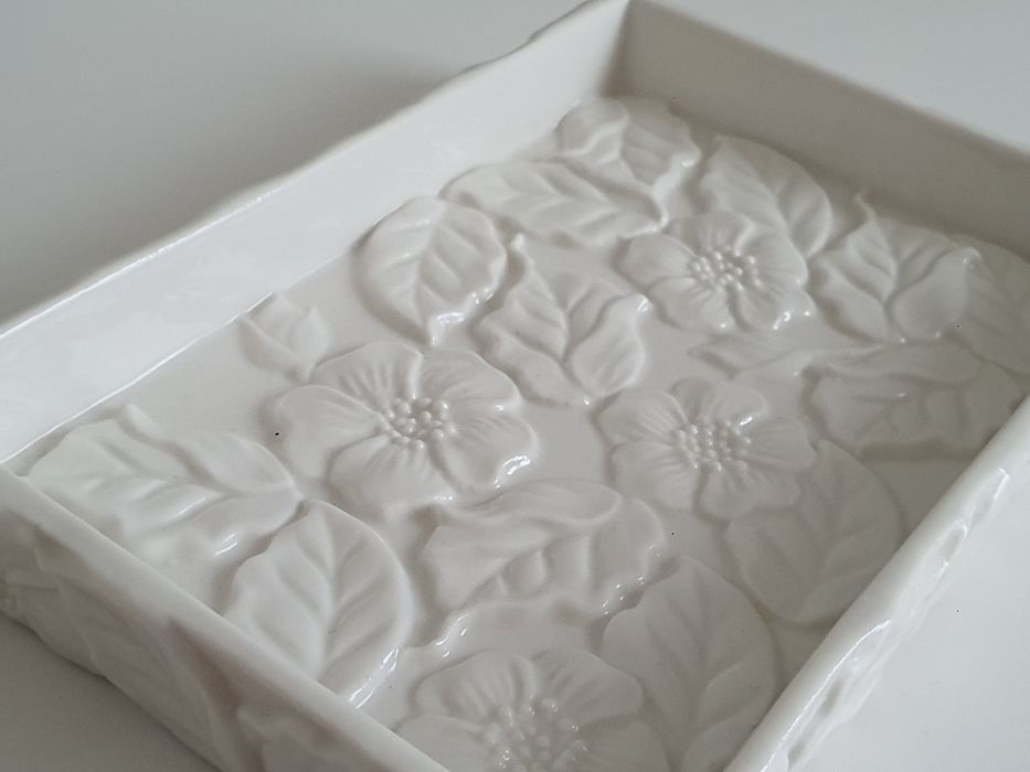 ZARA HOME podstawka mydelniczka z białej ceramiki