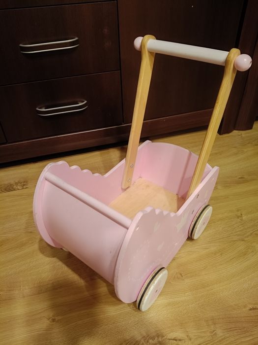 Zabawkowy wózek dla dziewczynki