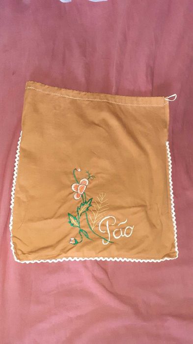 Saco de pão com bordado, feito à mão
