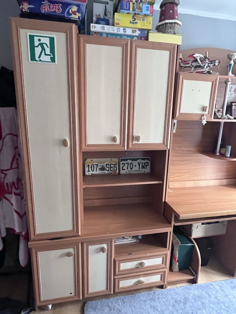 Meble z biurkiem