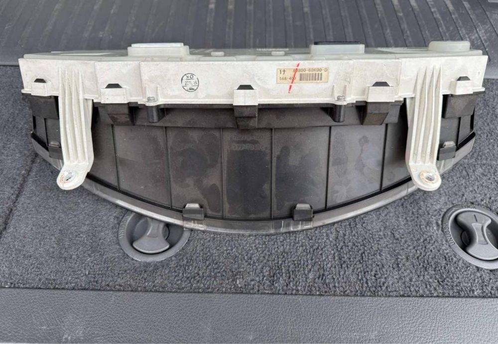 Приборная панель Toyota Land Cruiser 200 в идеальном состоянии