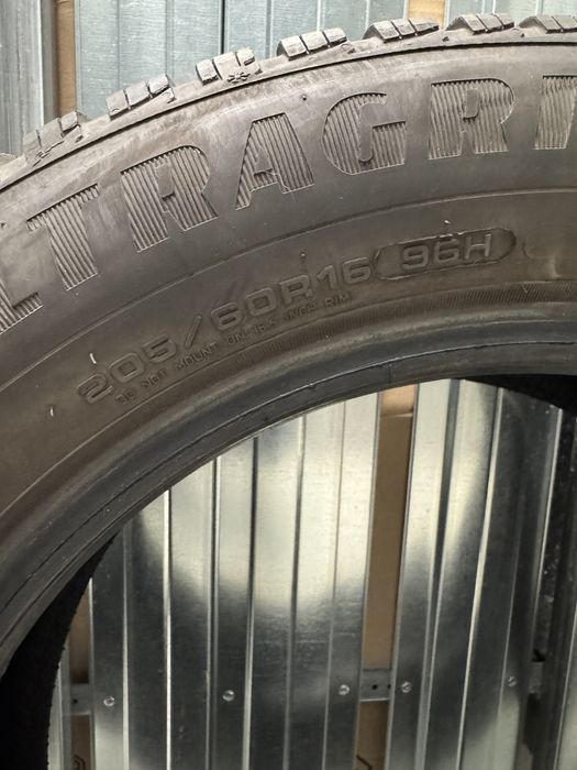 Зимові шини GOODYEAR 205/60 R16