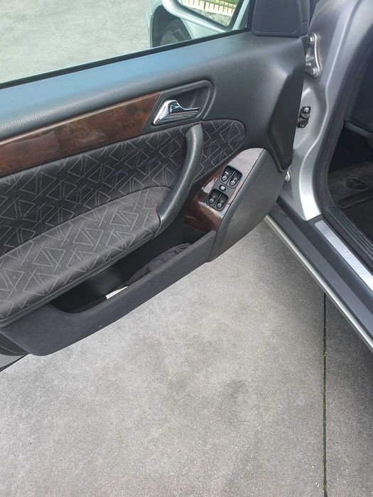 Mercedes Benz C220 CDI AUTOMÁTICA. ano 2004