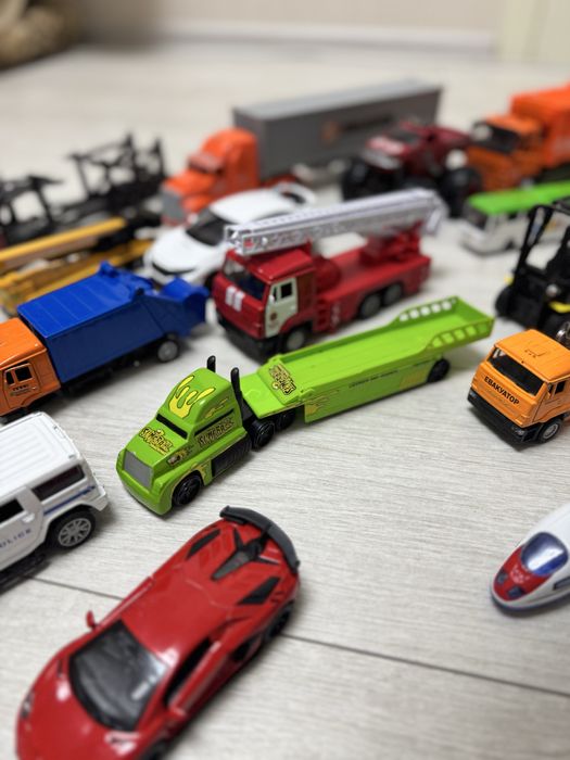Набір іграшок-машинок! Одним набором!