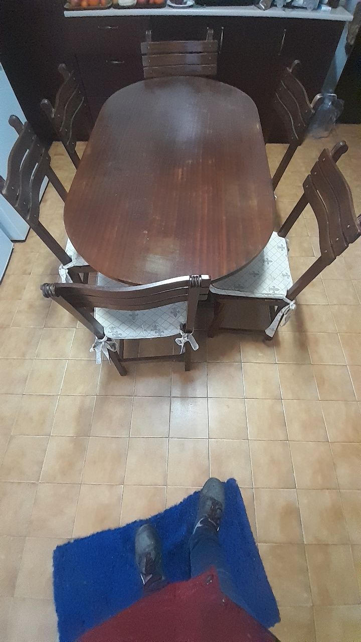 Mesa em madeira mogno