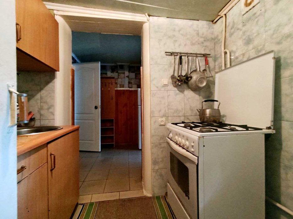 Продам частину будинку в гарному стані, з гаражем. (SP)