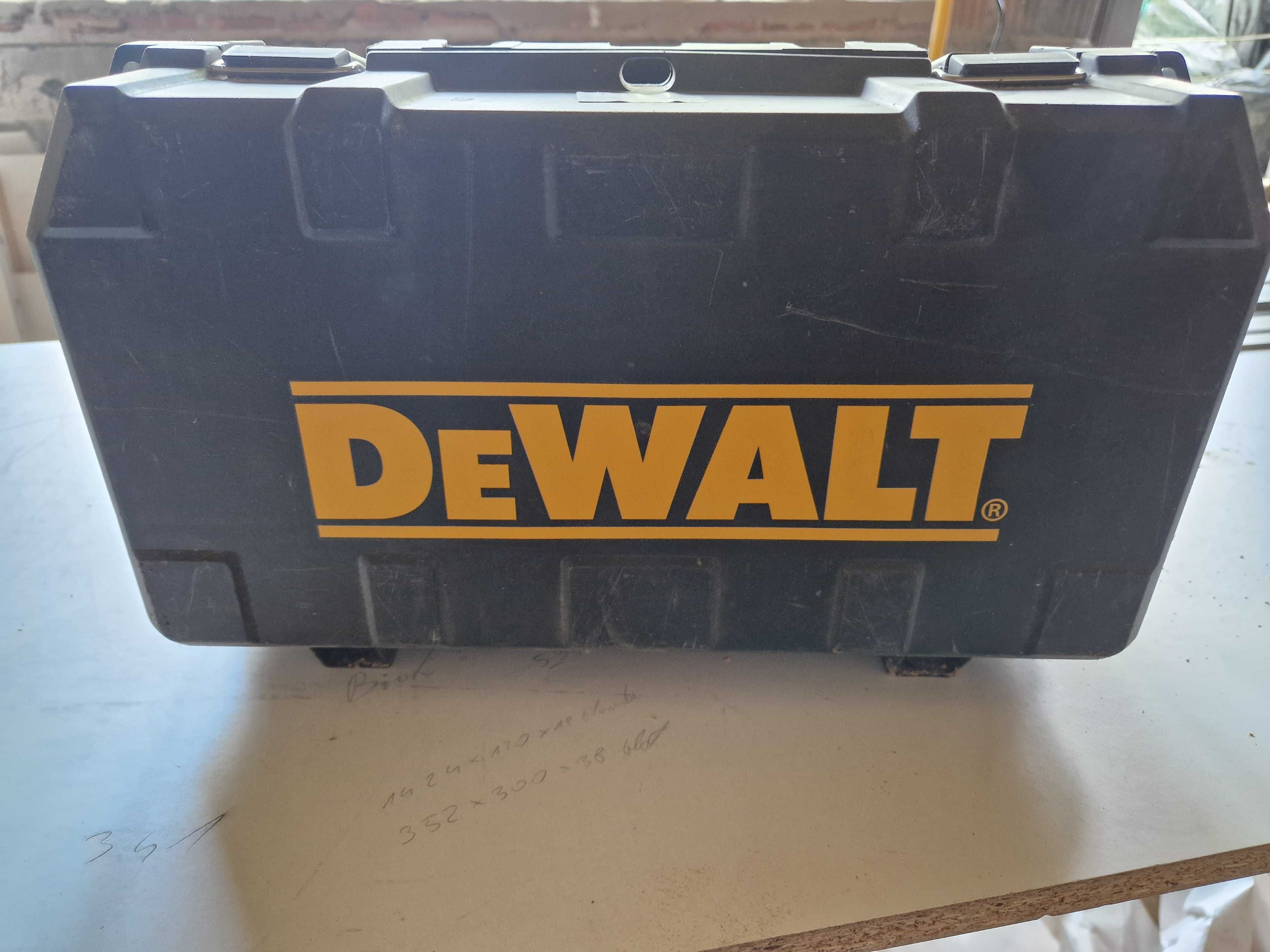 DeWALT DW682K Frezarka do wpustów / lamelownica