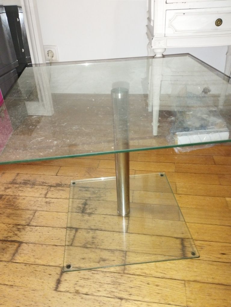 Mesa em vidro loja AREA