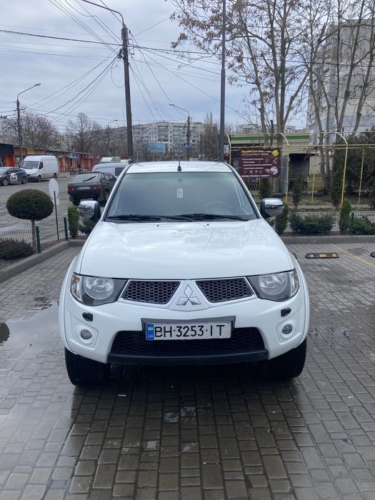 Митсубиси  l200 13 год
