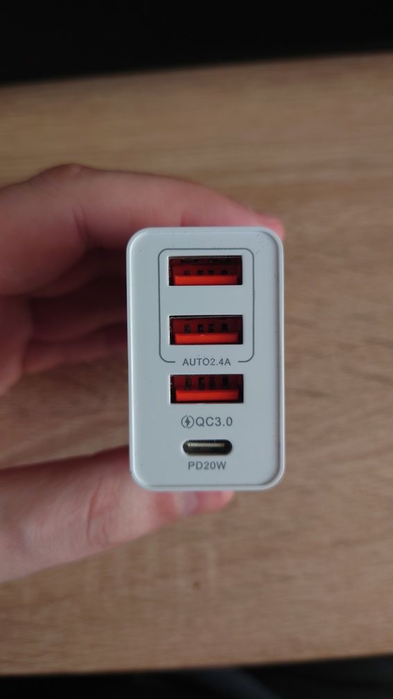 Універсальний зарядний пристрій Новий на 4 USB виходи (Адаптер ЮСБ)