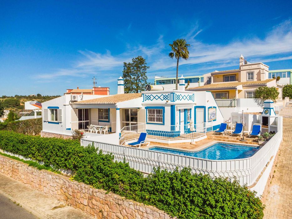 Piscina Privada e Localização Calma - Vivenda Eulalia by Gabi Miguel