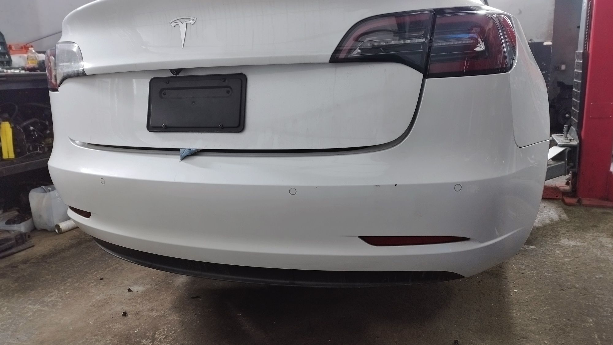 Кришка багажника Tesla Model 3 тесла