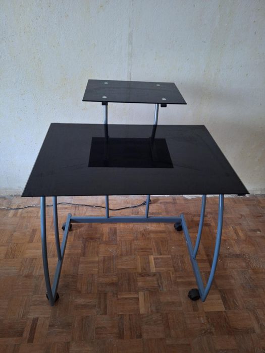 Biurko komputerowe szklane