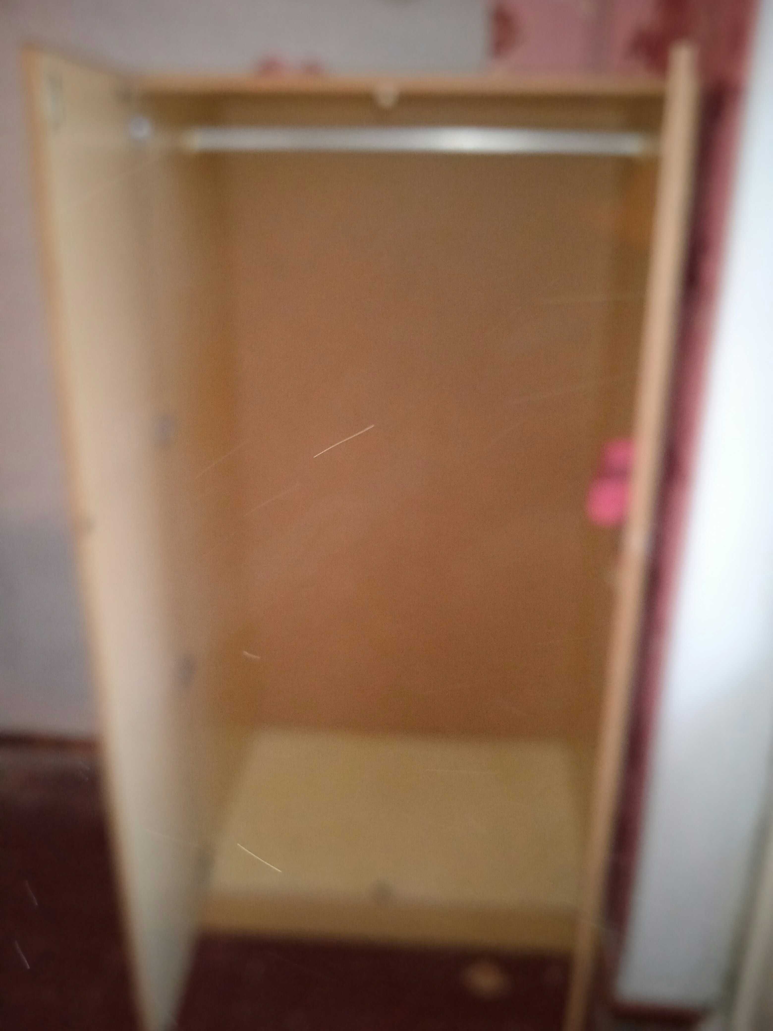 Шкафчик двустворчатий для дитячої кімнати часів СРСР