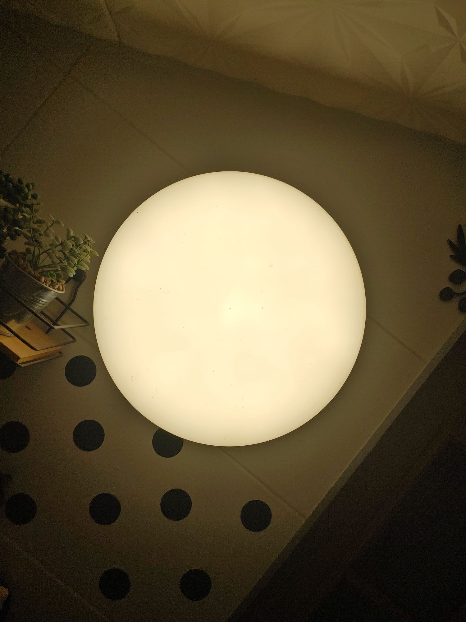 Lampa ścienna lub sufitowa
