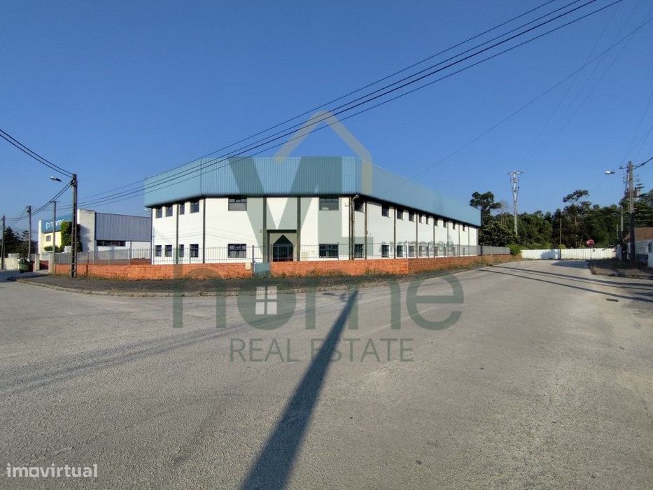 Armazém Industrial com 1.046 m² - Zona Industrial da Jardoeira, Bat...