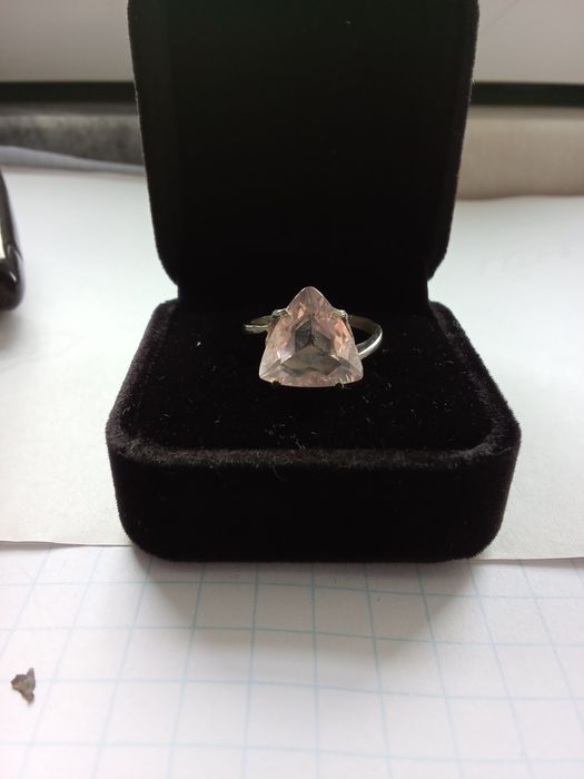 Anel em prata 925 com um belíssimo quartzo rosa brasileir