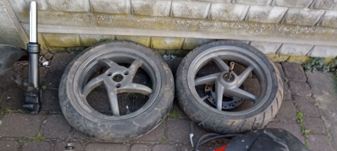 Aprilia SR Silnik Koła Plastiki Lagi Części Piaggio P/G Gaźnik Piasta