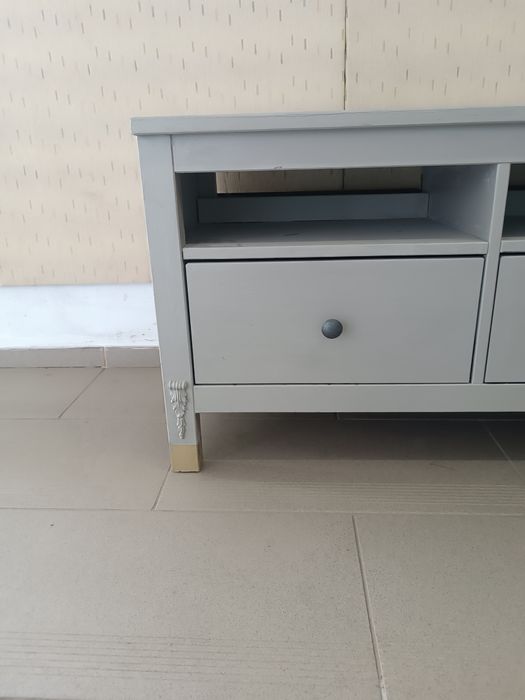 Komoda  pod tv .