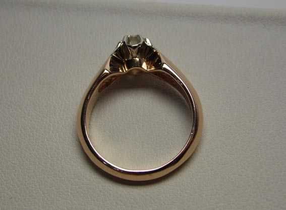 Pierścionek z brylantem 0,24 ct. Różowo białe złoto R.16