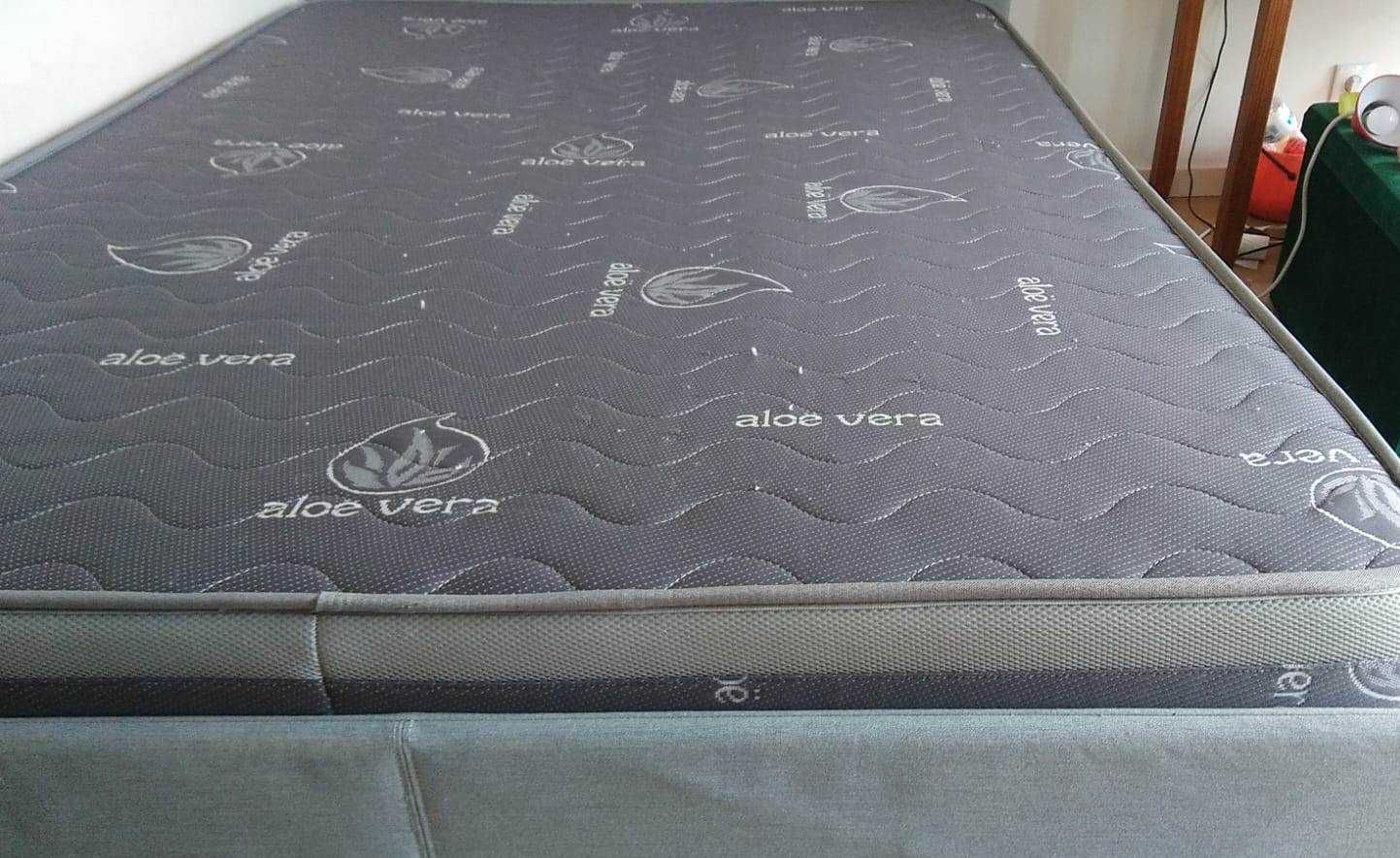 Cama de casal com colchão