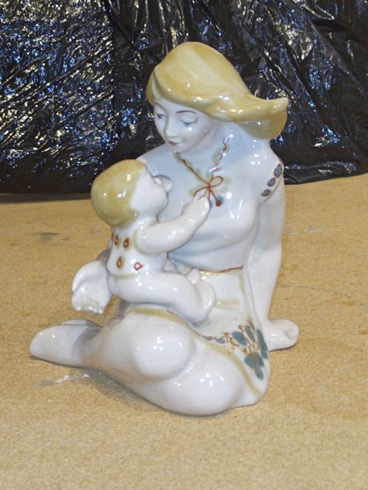 Figurka matki z dzieckiem ceramika Połonne