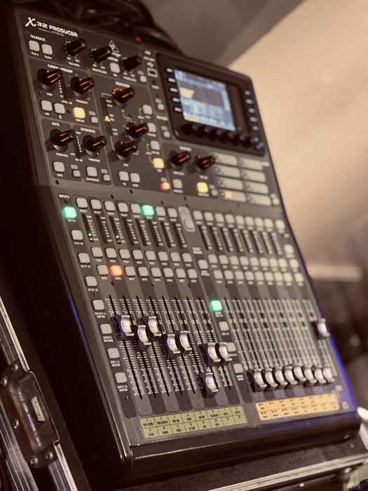 Behringer X32 Producer + hard case !!!
