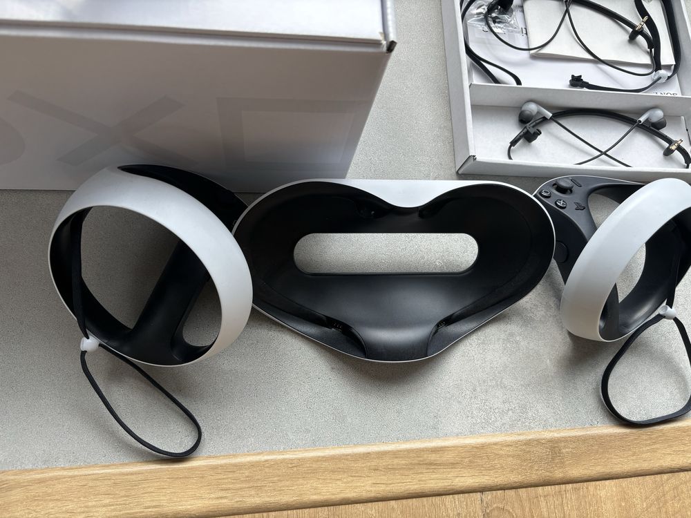PS VR2 - zestaw ze stacją ładującą do padów