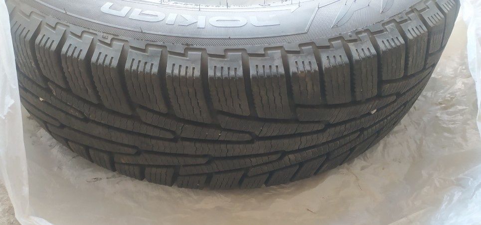 Шини зимні Nokian Nordman RS 2 SUV 225/65 R17 7.33мм залишок